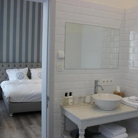 The Hamptons Boutique Bed & Breakfast 2*